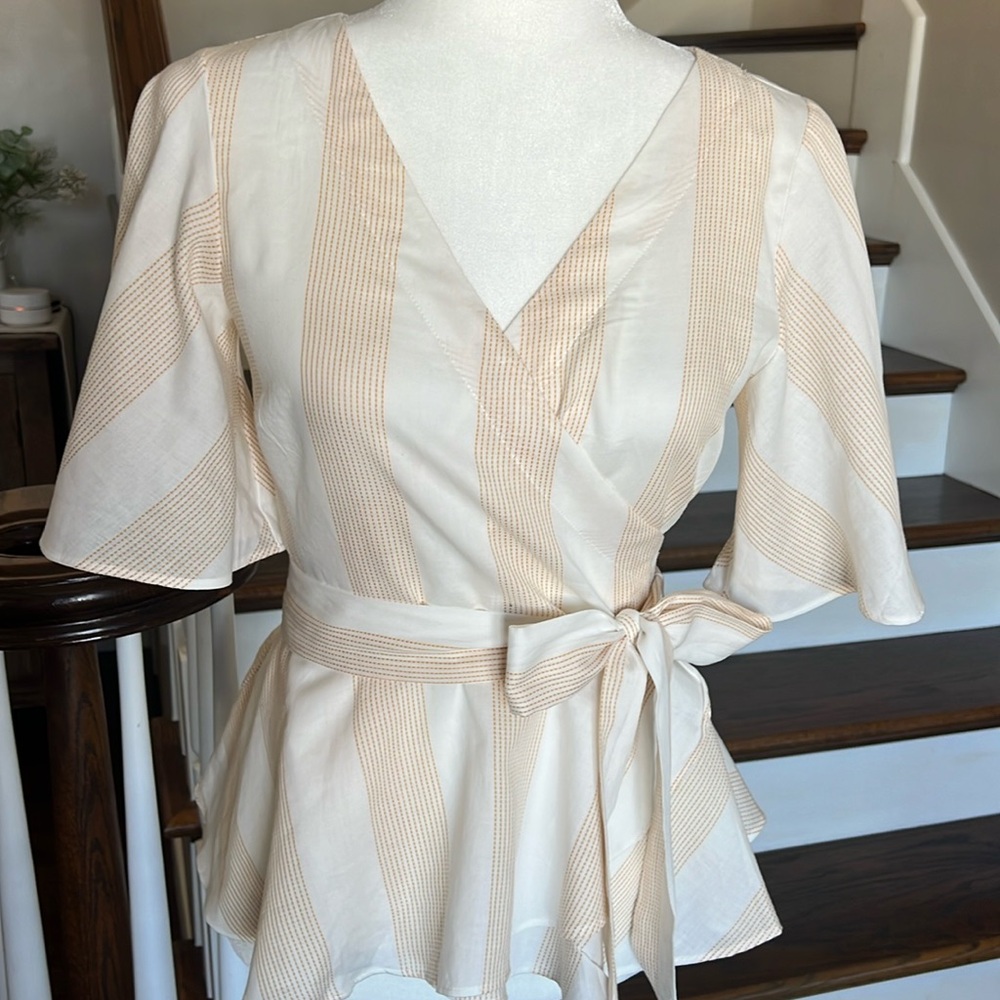 ADORABLE!!! LOFT Outlet Flutter Sleeve Wrap Top- Size XS -Like NEW Condition